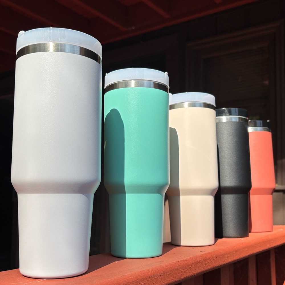 HOST SUPPORT - BEAUTIFUL COLORFUL TUMBLERS - 44OZ INCLUDES CAP & STRAW 👑👑🙌🙌